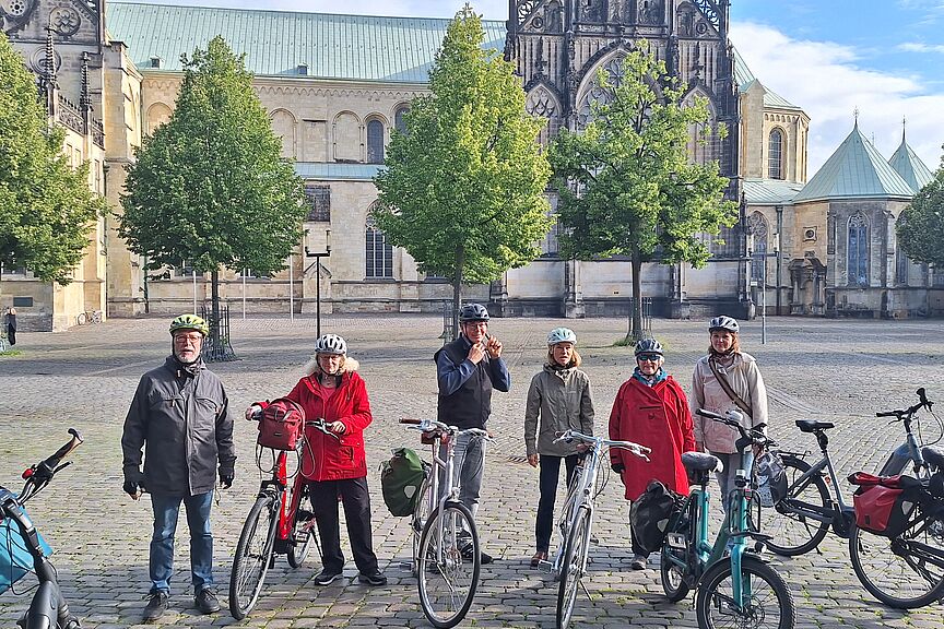 Start der Radgruppe am Dom in Münster Start der Radgruppe am Dom in Münster